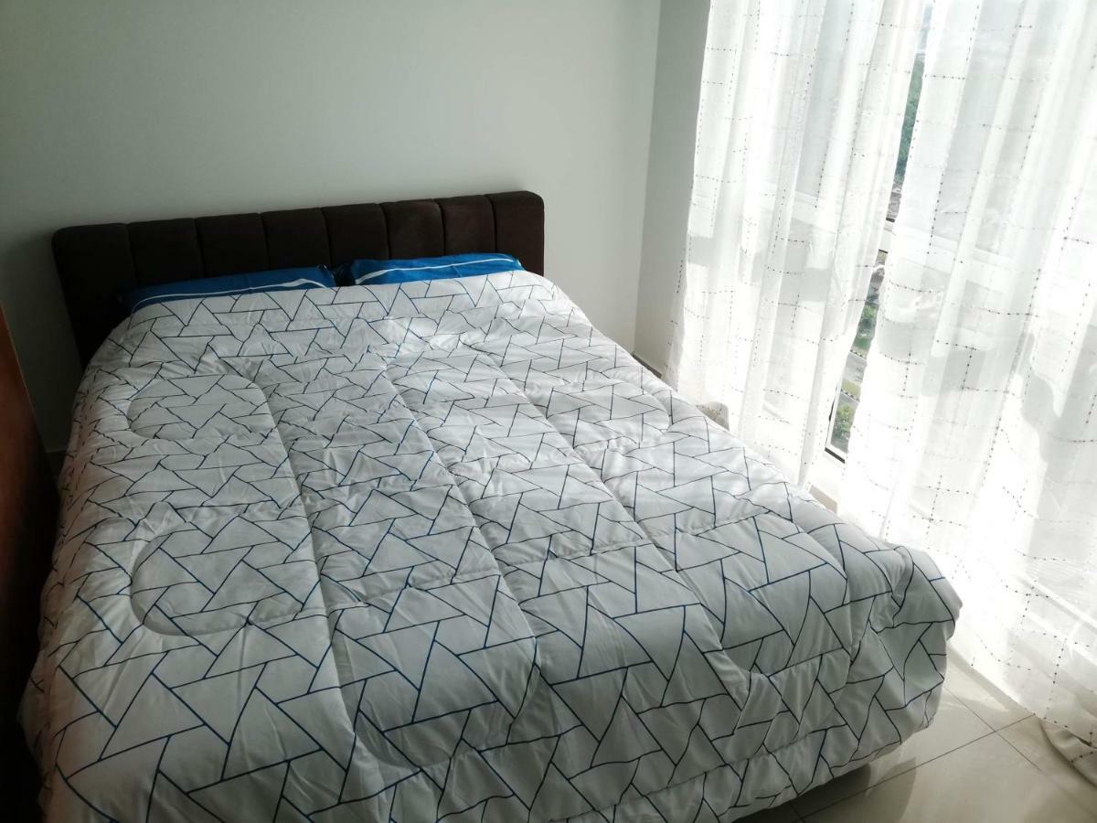 2 Carpark Gep 5 Star Hotel Bed & Sofa Studio Seri Kembangan Ngoại thất bức ảnh