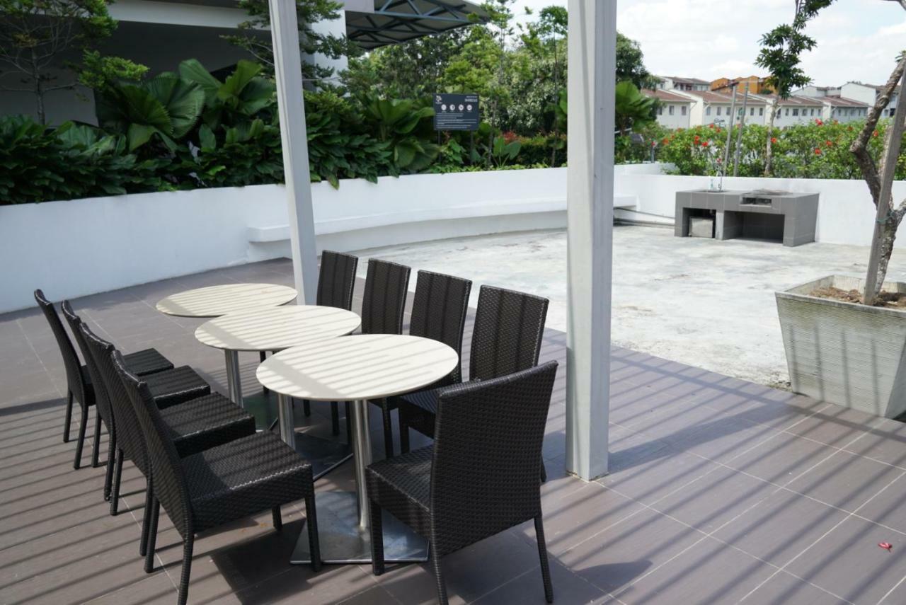 2 Carpark Gep 5 Star Hotel Bed & Sofa Studio Seri Kembangan Ngoại thất bức ảnh